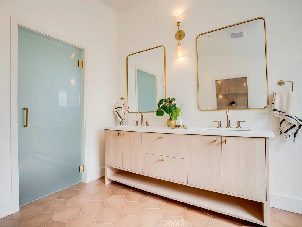 11911 Hartsook, Valley Village, California 91607 home-pic-56